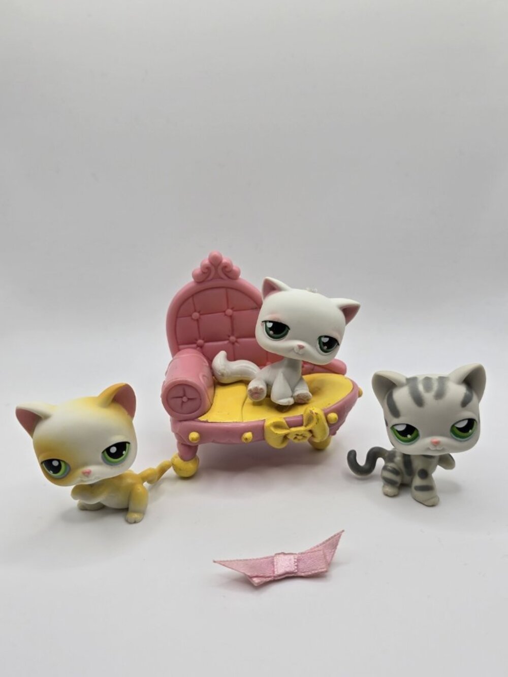 Littlest Pet Shop Cat Kitty Lot Of 3 Cats Amd Couch Vintage #32, #73, #178 TLC